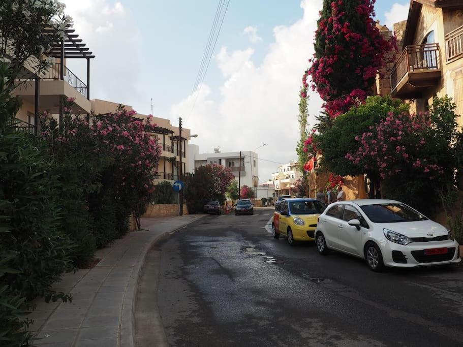 A Stone'S Throw From Everything Paphos Exteriör bild